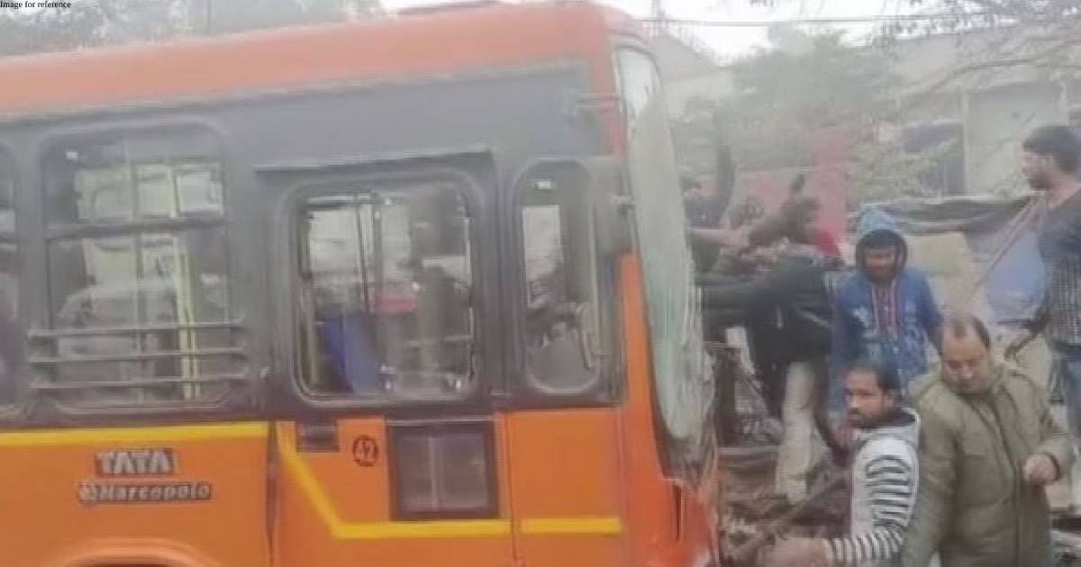 Delhi: Bus rams pavement dwellers, five injured